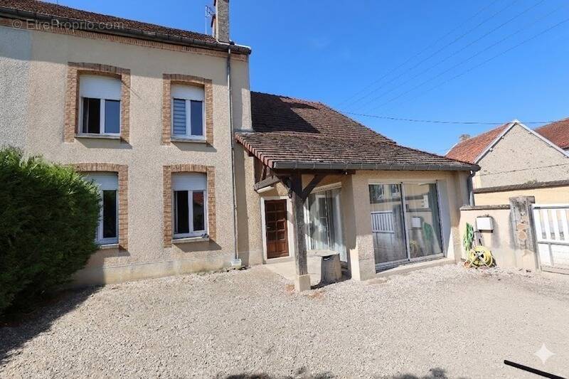 Maison à TAUXIERES-MUTRY