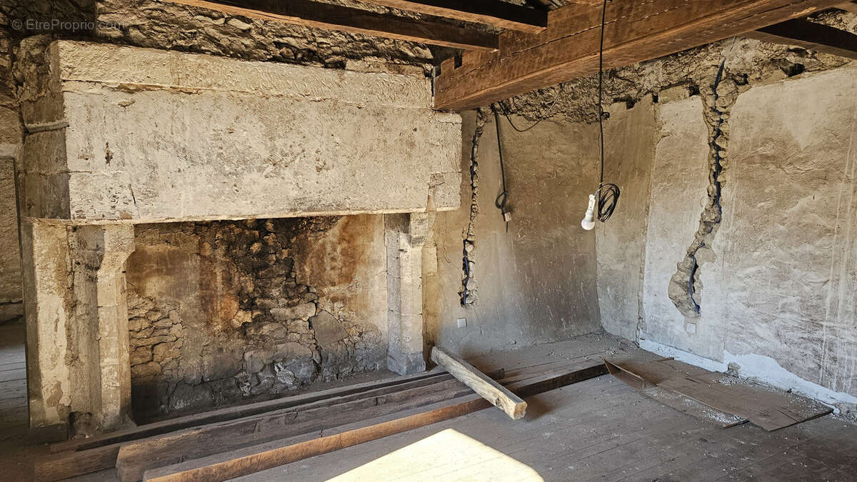 Maison à SAINT-MARTIAL-VIVEYROL