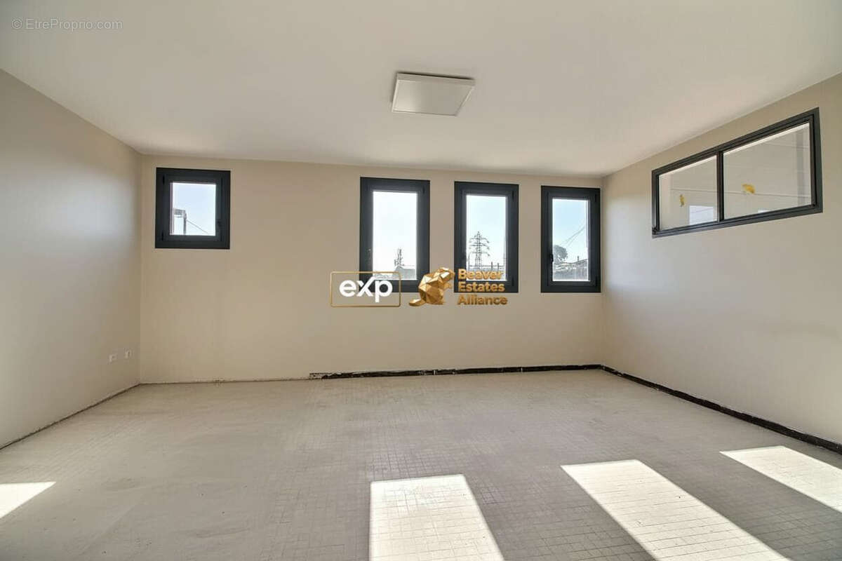 Commerce 140 m² à Orange  - photo 3