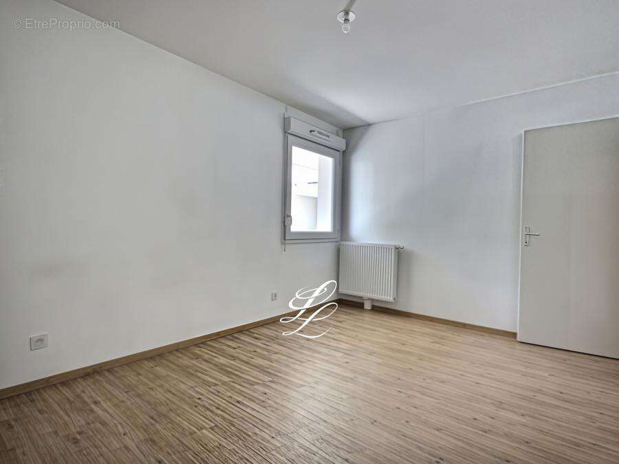 Appartement 64 m² à Joue-Les-Tours  - photo 390