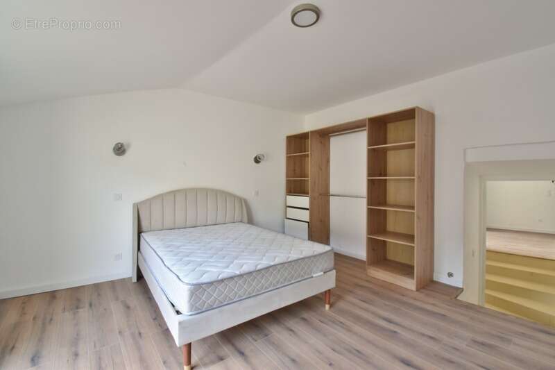 Appartement à VOLONNE