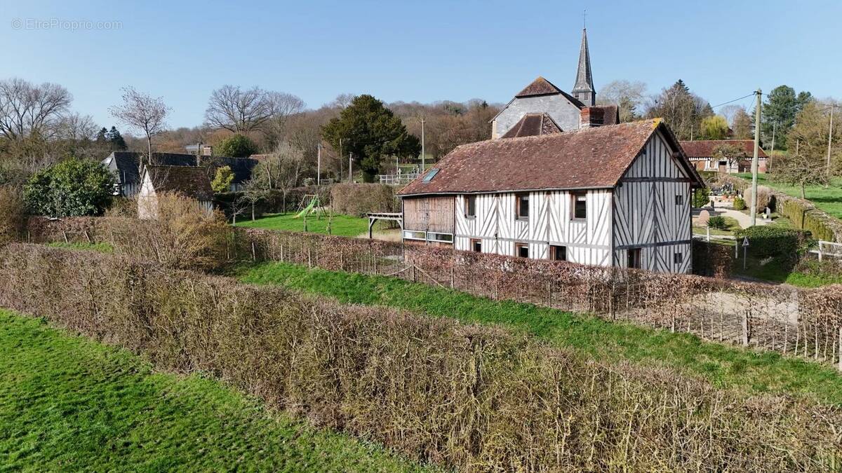 Maison à SAINT-PIERRE-SUR-DIVES