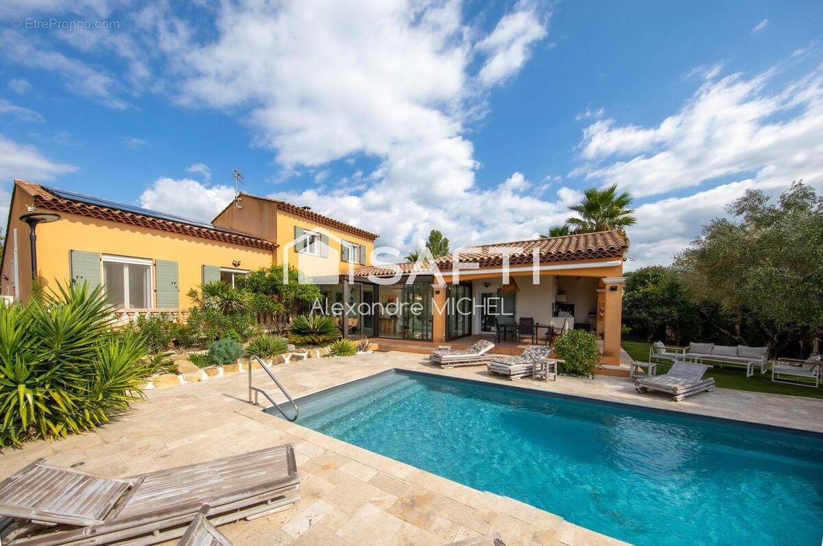 Photo 1 - Maison à LE CASTELLET