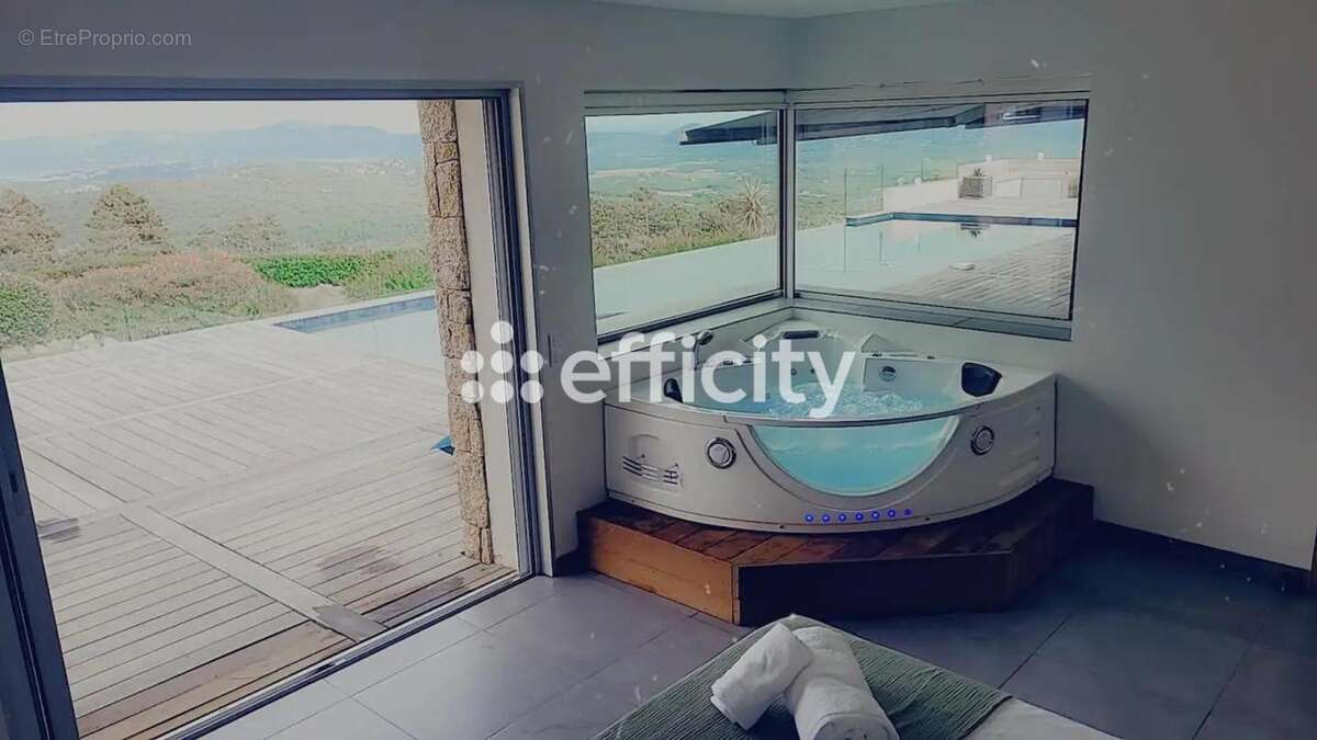 Maison à PORTO-VECCHIO