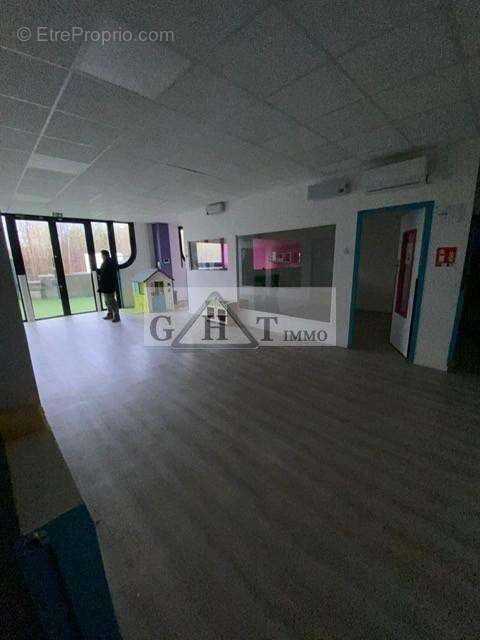 Commerce à VILLEBON-SUR-YVETTE