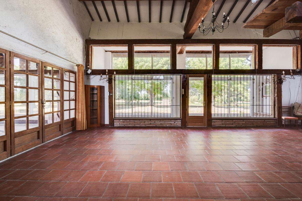 Maison 340 m² à Belberaud  - photo 9
