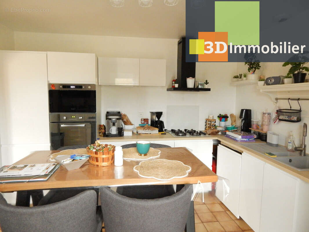 CUISINE AMÉNAGÉE 14 M² - Maison à BLETTERANS