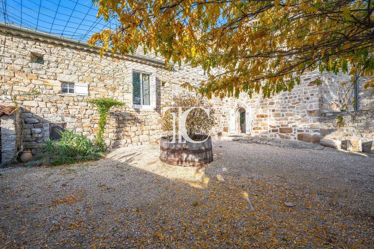 Maison à LABLACHERE