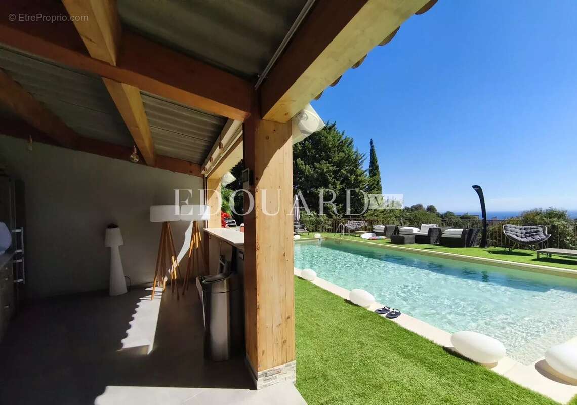 Splendide propriété de 300 m² en excellent état avec home cinéma, superbe piscine et pool house - photo 27