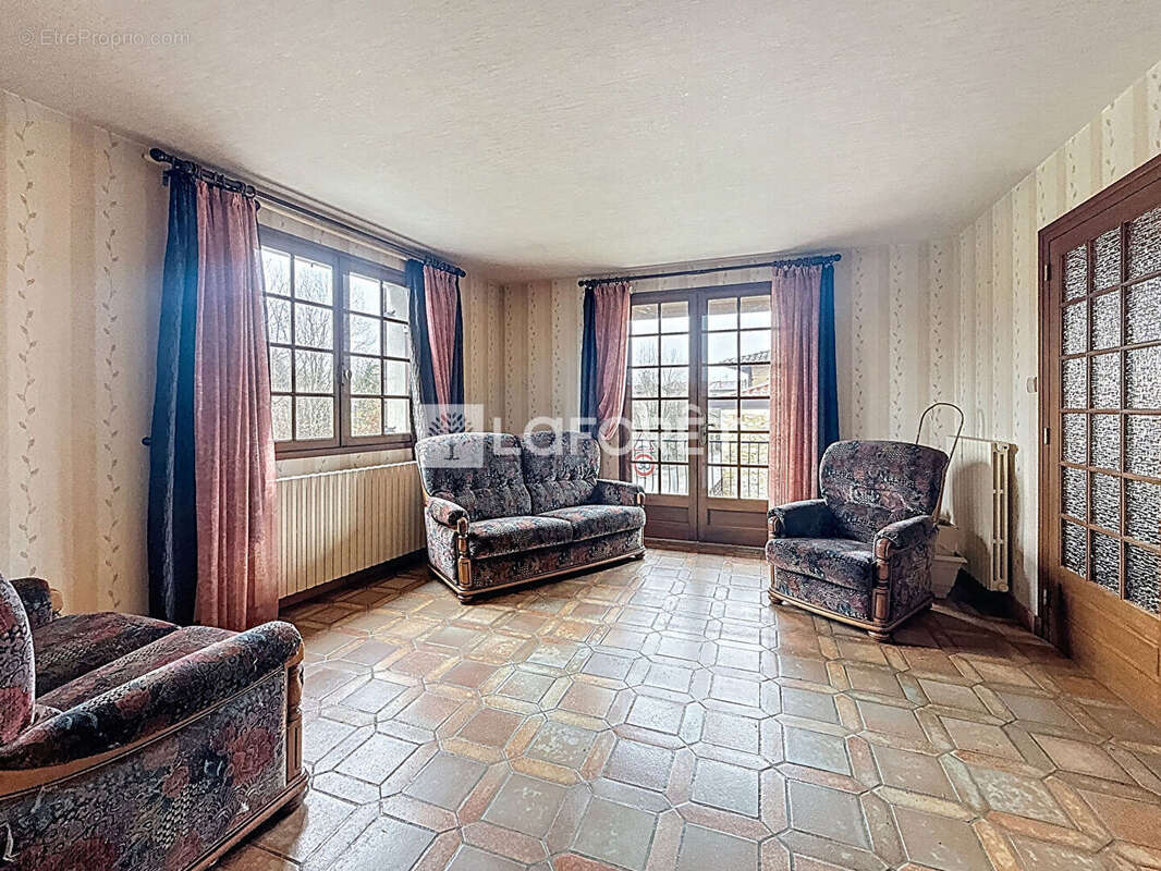 Maison à SAINT-JULIEN-SUR-REYSSOUZE