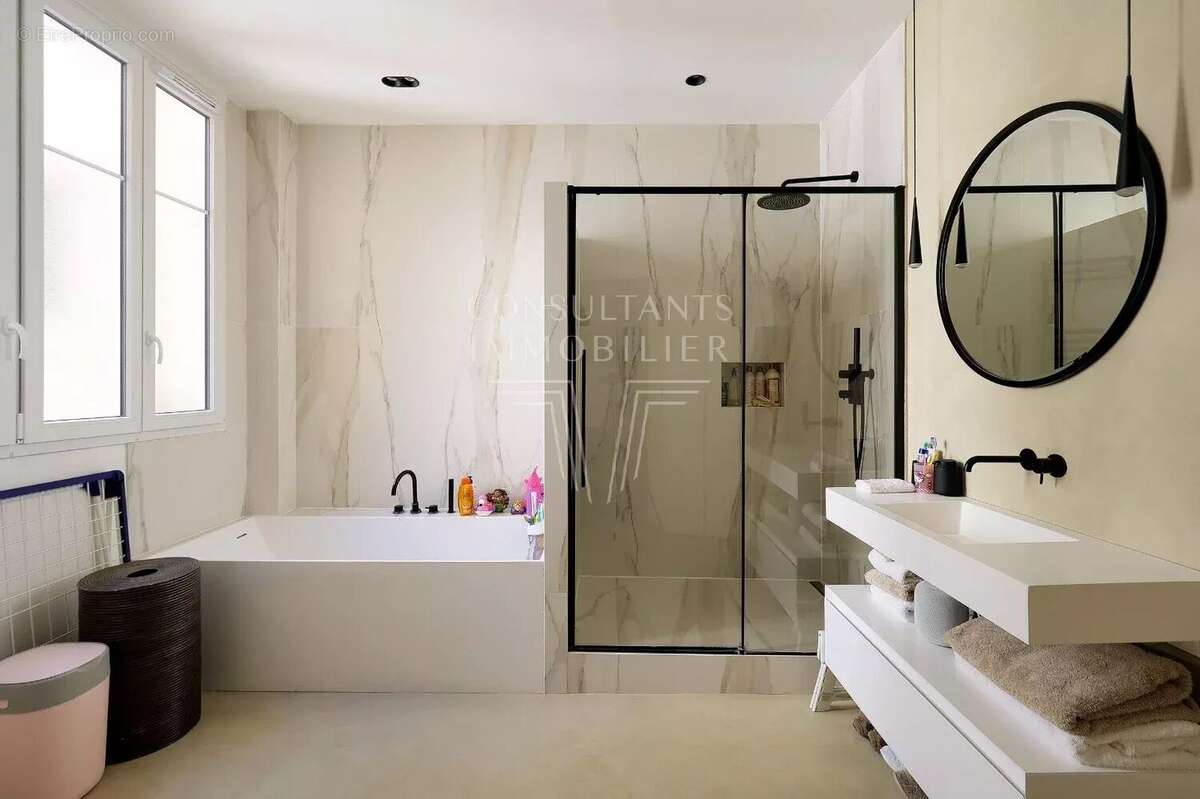 Appartement à PARIS-17E