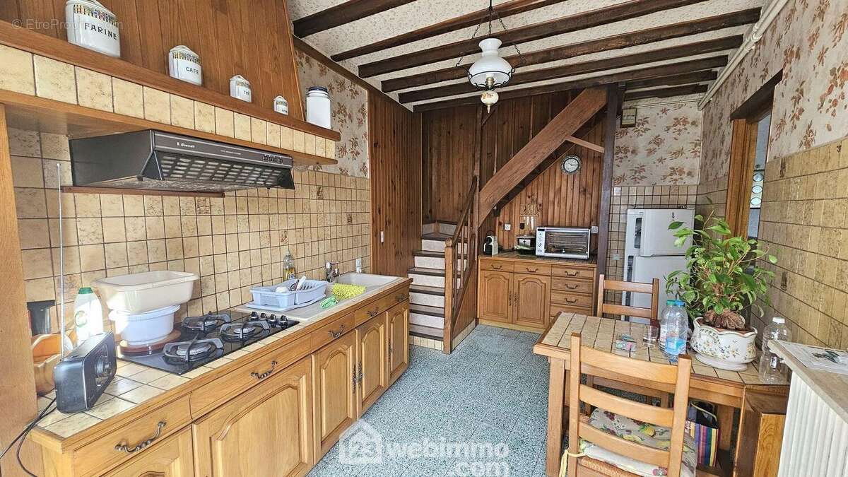 Une cuisine de 12 m² spacieuse.