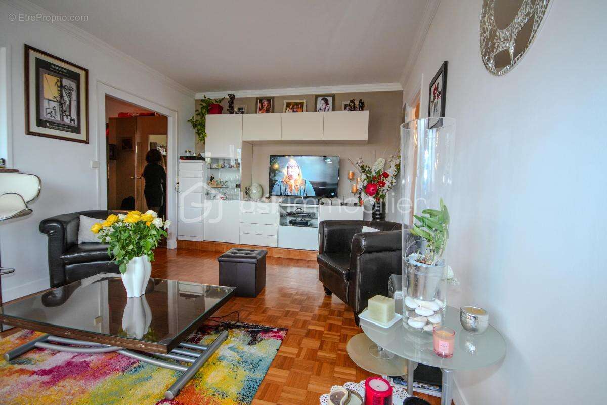 Appartement à LES PAVILLONS-SOUS-BOIS