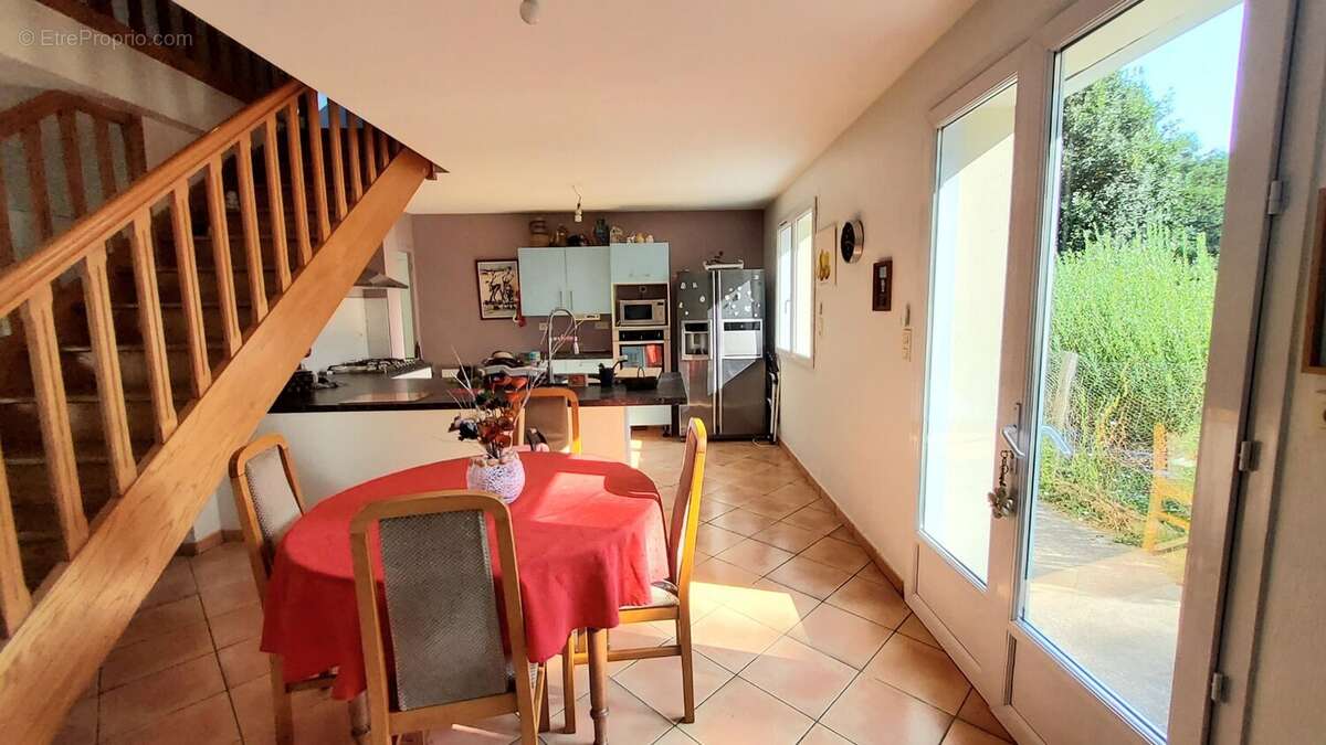 Maison individuelle de 120m² - 6 pièces - 4 chambres - 1 bureau - SAINT-SENOUX - photo 6