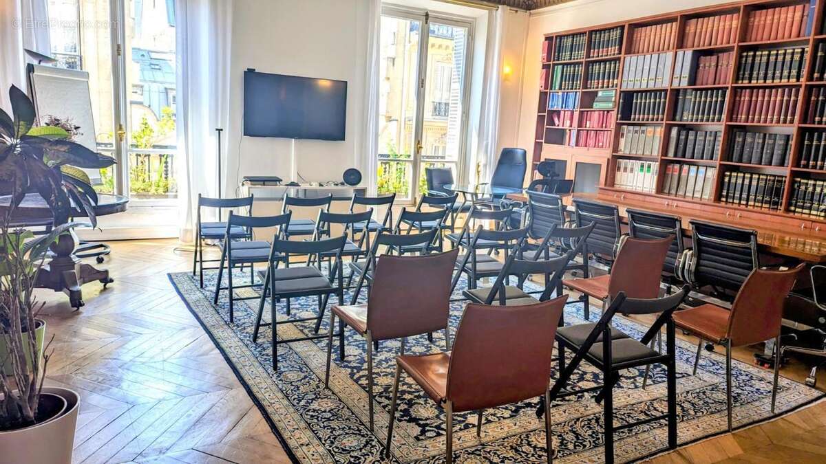 Commerce à PARIS-9E