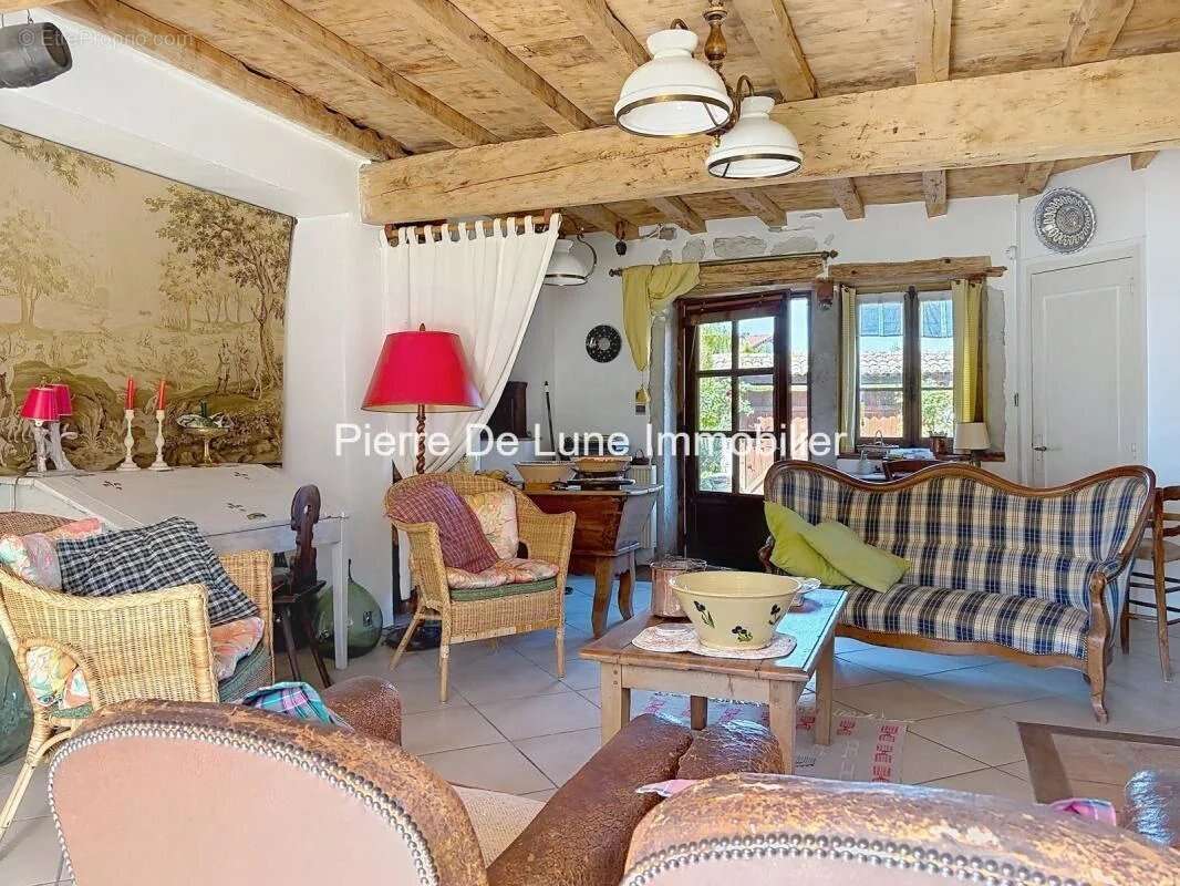 Maison de caractère avec piscine proche de Pérouges - photo 3