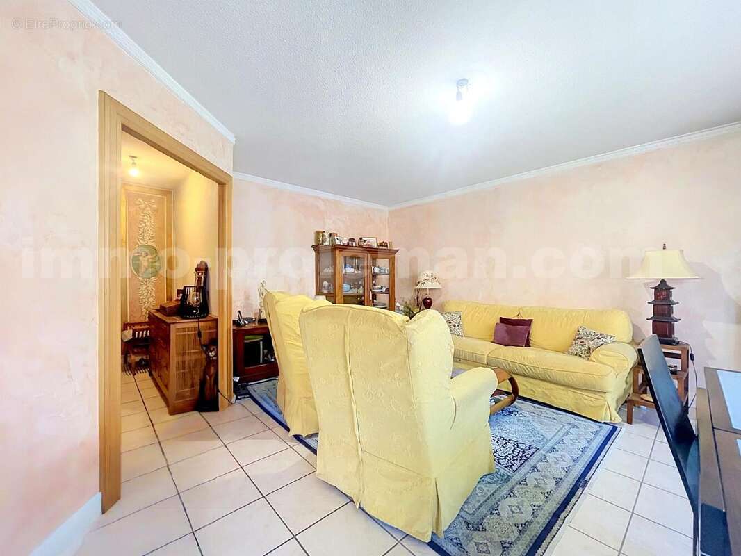 Appartement_T3_Gaillard_frontière_Suisse_direction_GENEVE_CALME_investissement_vente_TERRASSE_vue_salon_séjour_