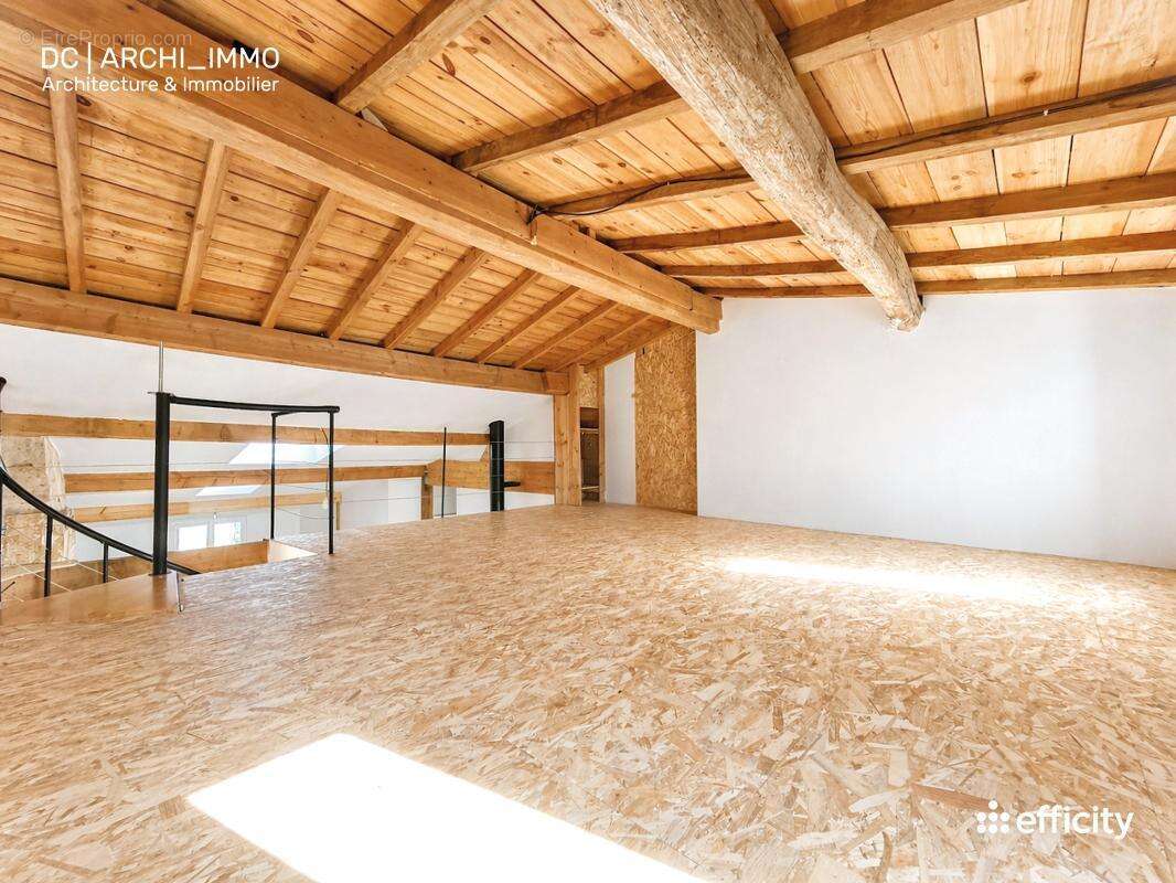 Maison à JAU-DIGNAC-ET-LOIRAC