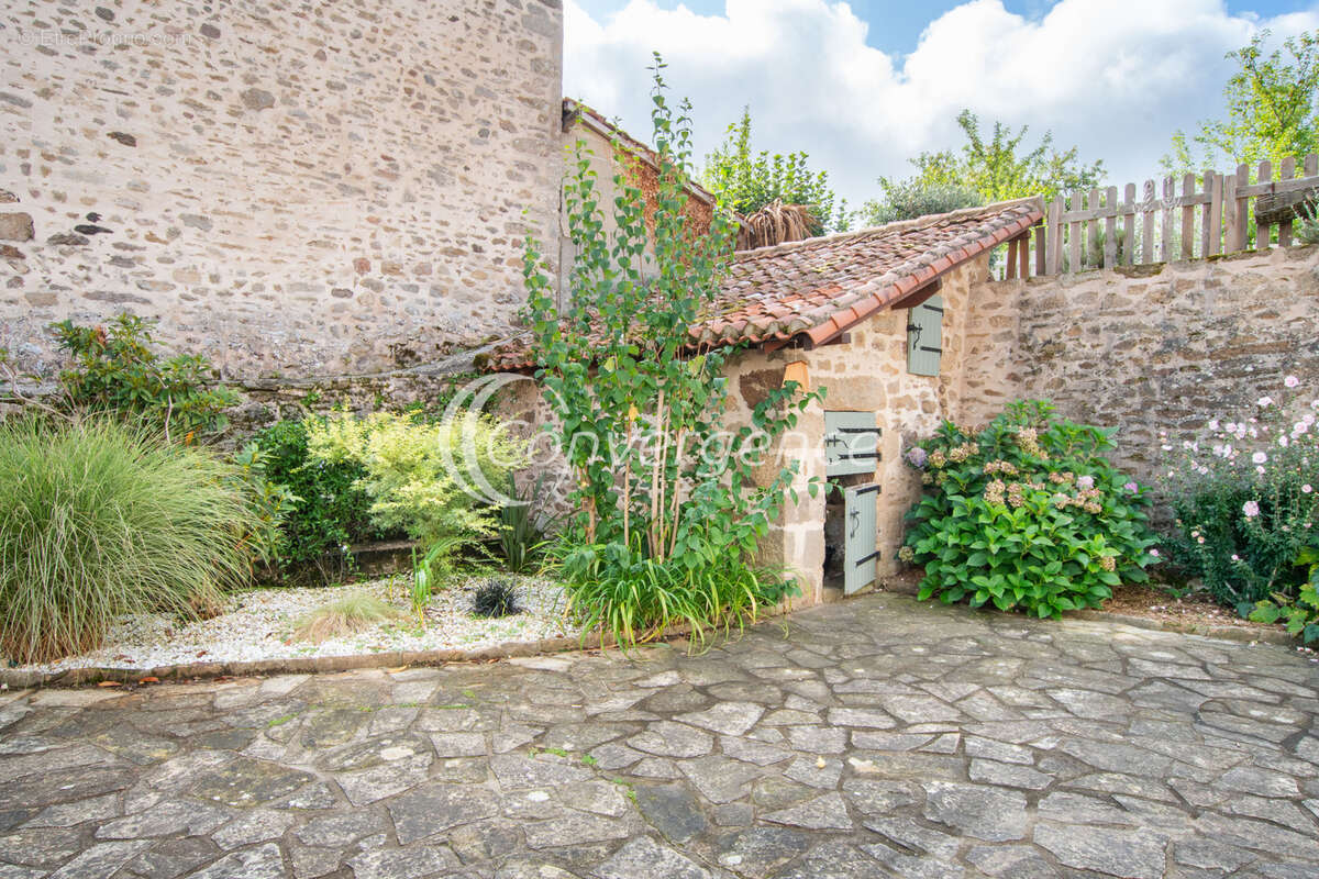 Maison à SAINT-JOUVENT