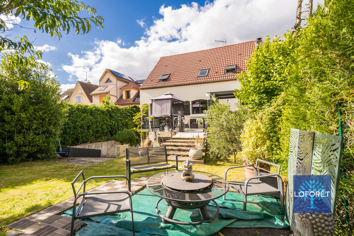 Maison à CLAYE-SOUILLY