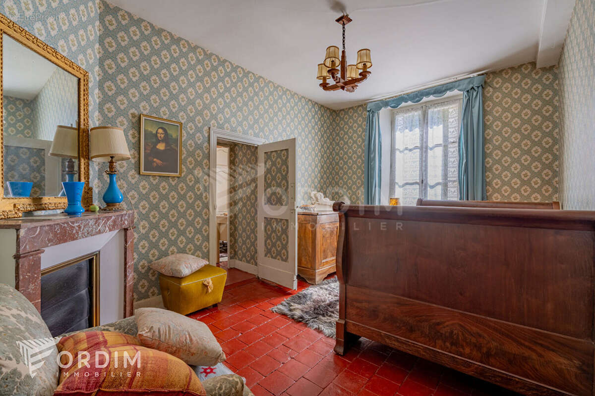 Maison à MENADES