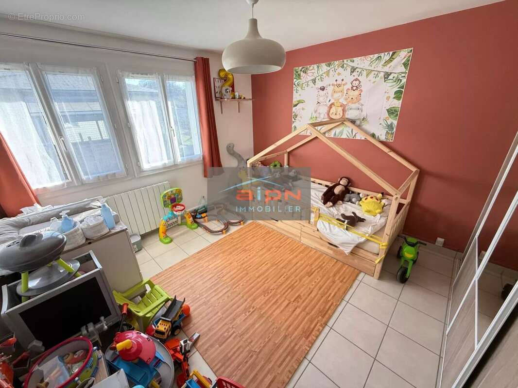 Maison à SAINT-ETIENNE-DU-ROUVRAY