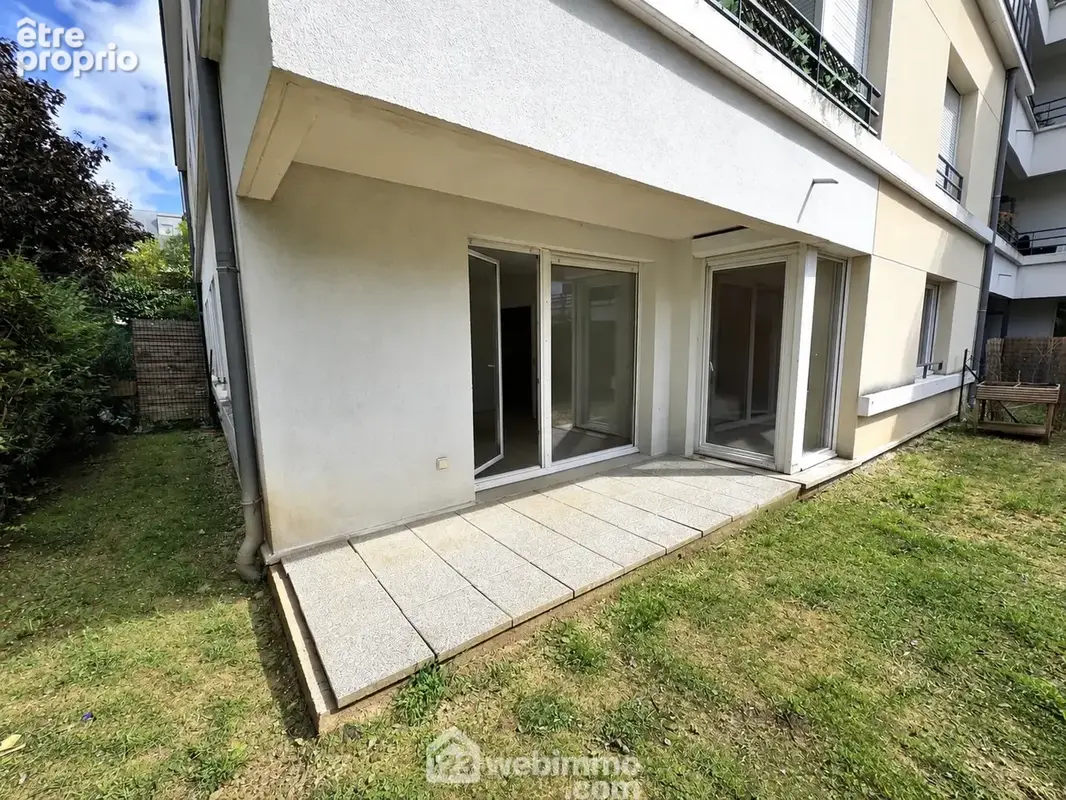 Poursuivons avec cette jolie terrasse...