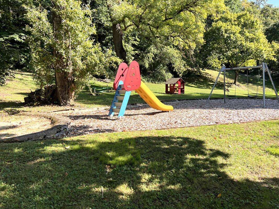 Appartement à CHARBONNIERES-LES-BAINS
