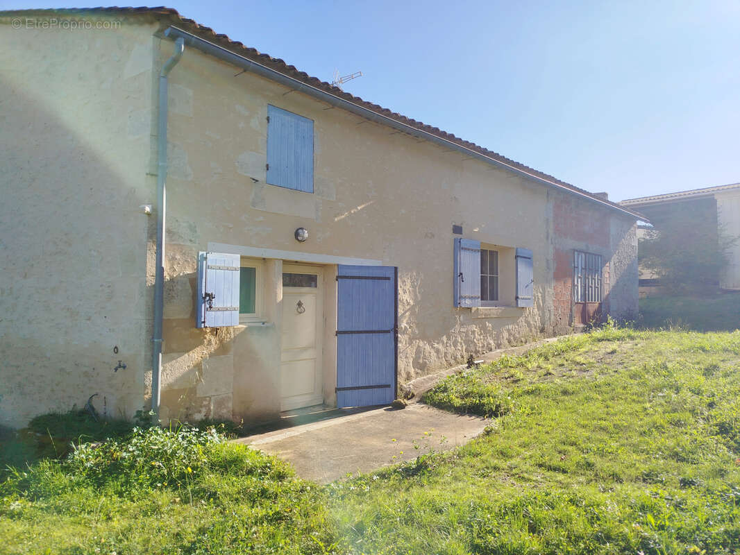 Maison à SAINTE-RADEGONDE