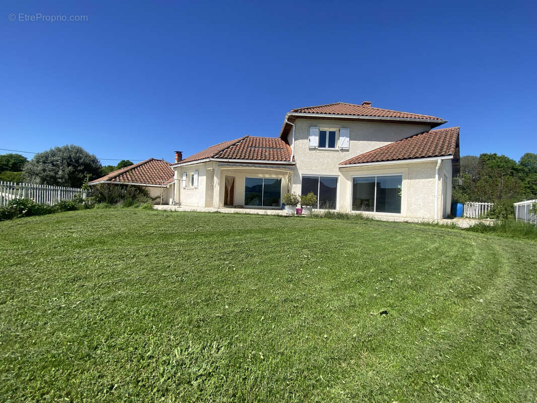 Maison à YENNE