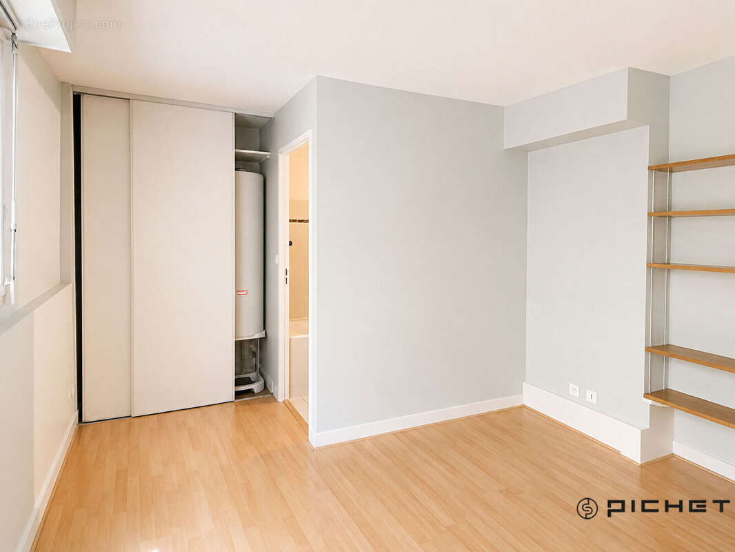 A Vendre - Appartement 2 pièces 57 m² + Place de parking Sous-sol - Vaugirard - Convention - photo 5
