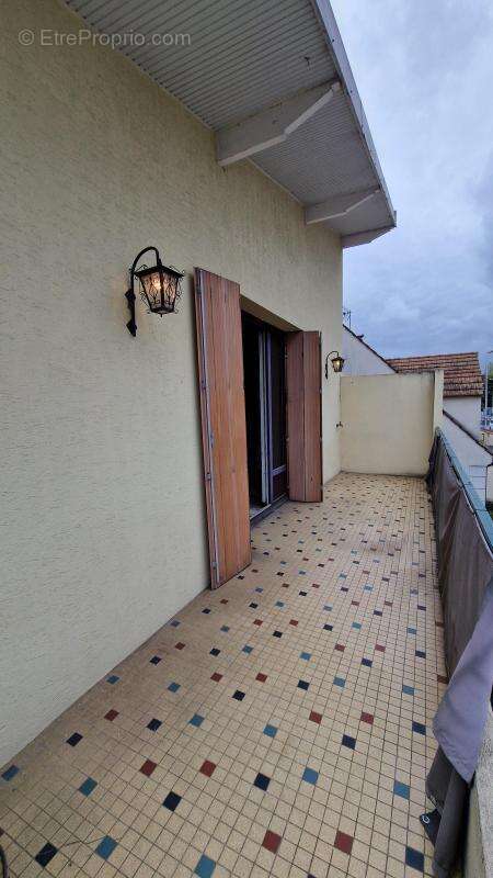 Commerce à NEUILLY-SUR-MARNE