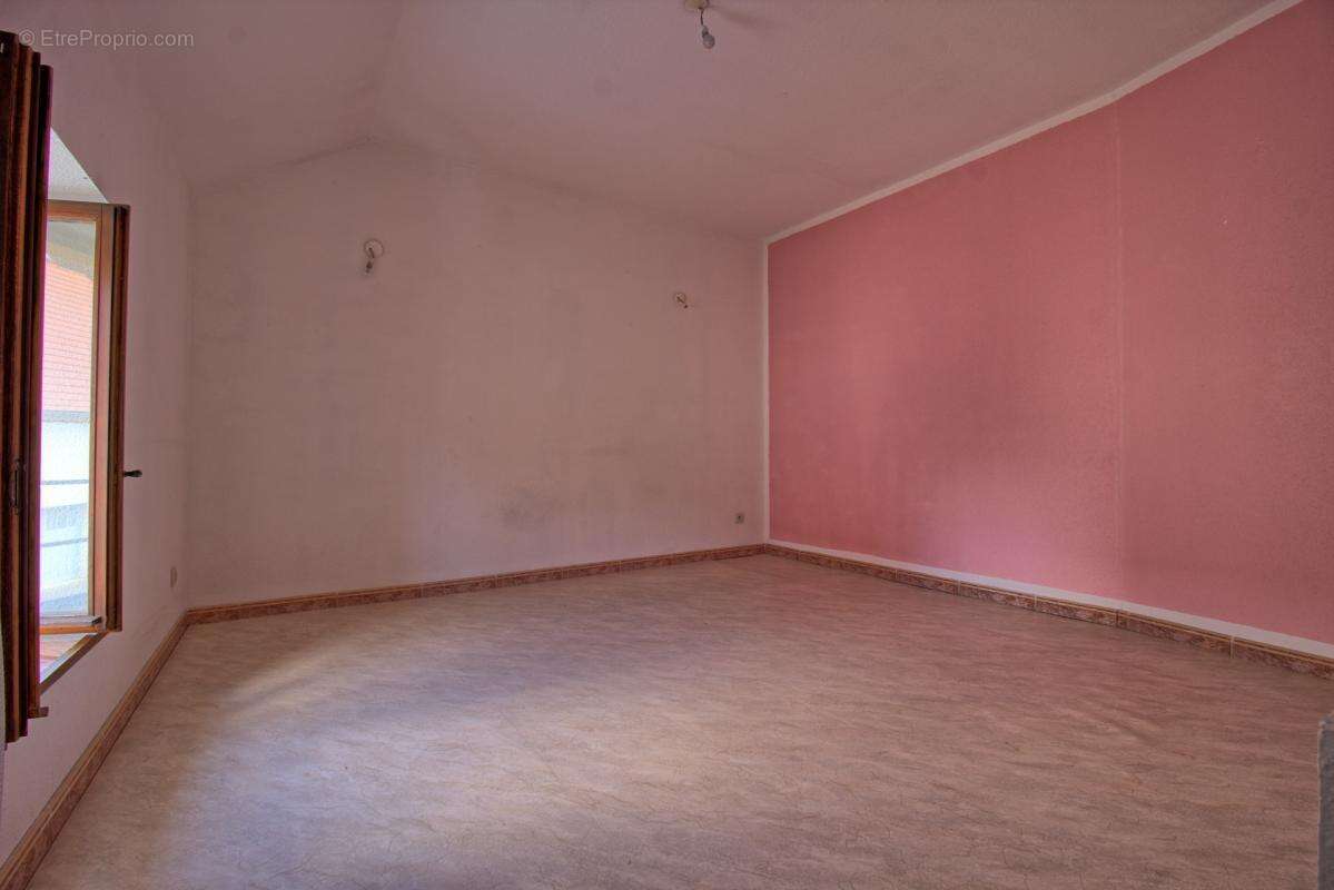 Immeuble de rapport avec 2 appartements et une maison - photo 6