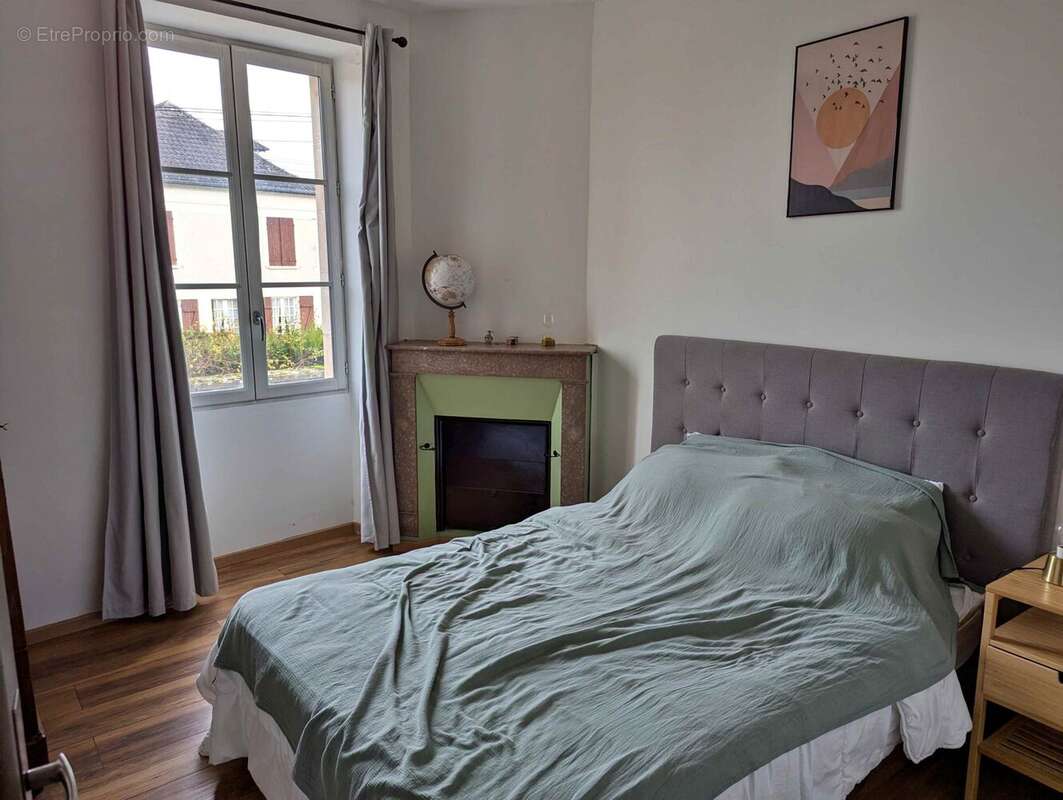 Chambre avec cheminée - Maison à BAZARNES