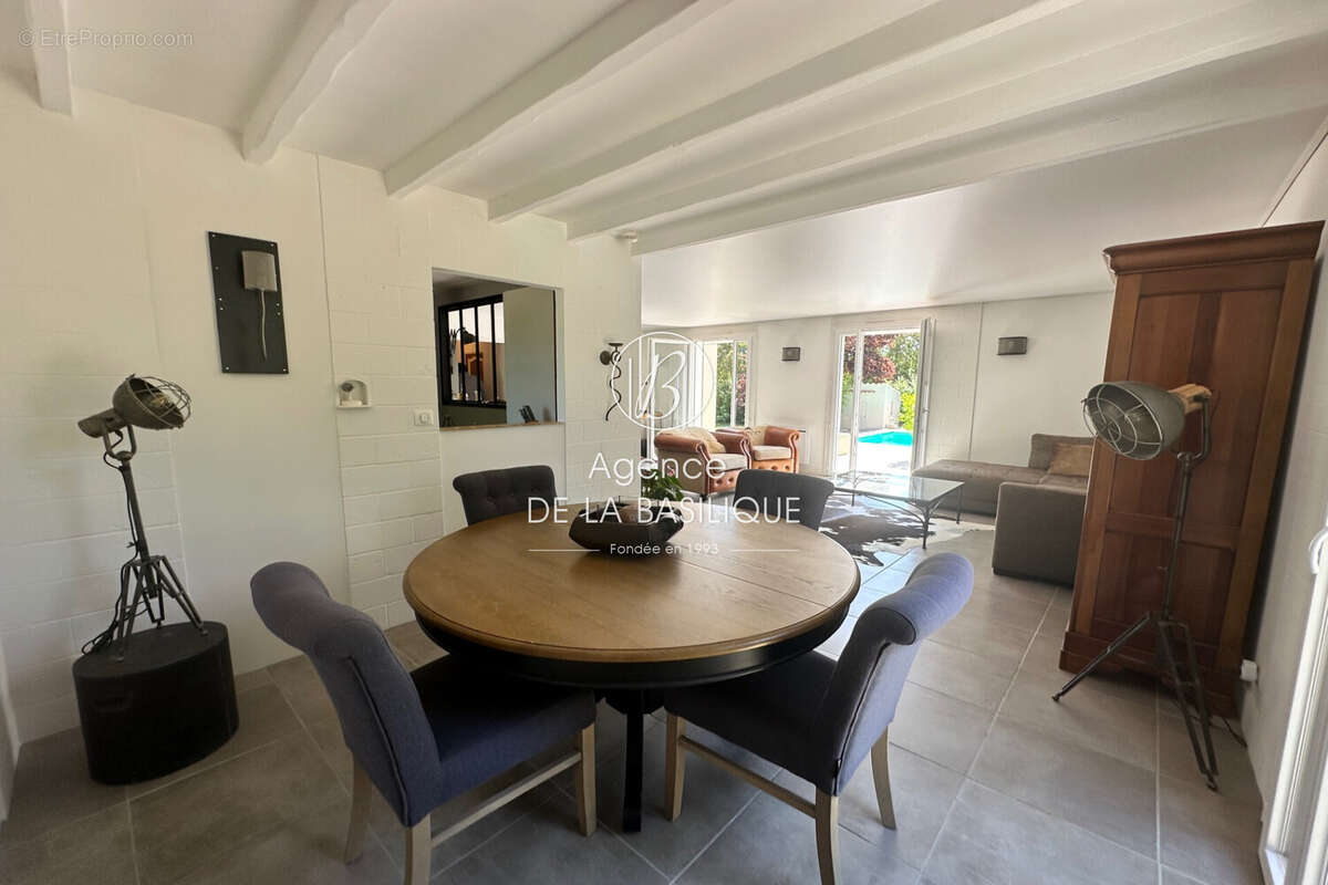 Maison à SAINT-MAXIMIN-LA-SAINTE-BAUME