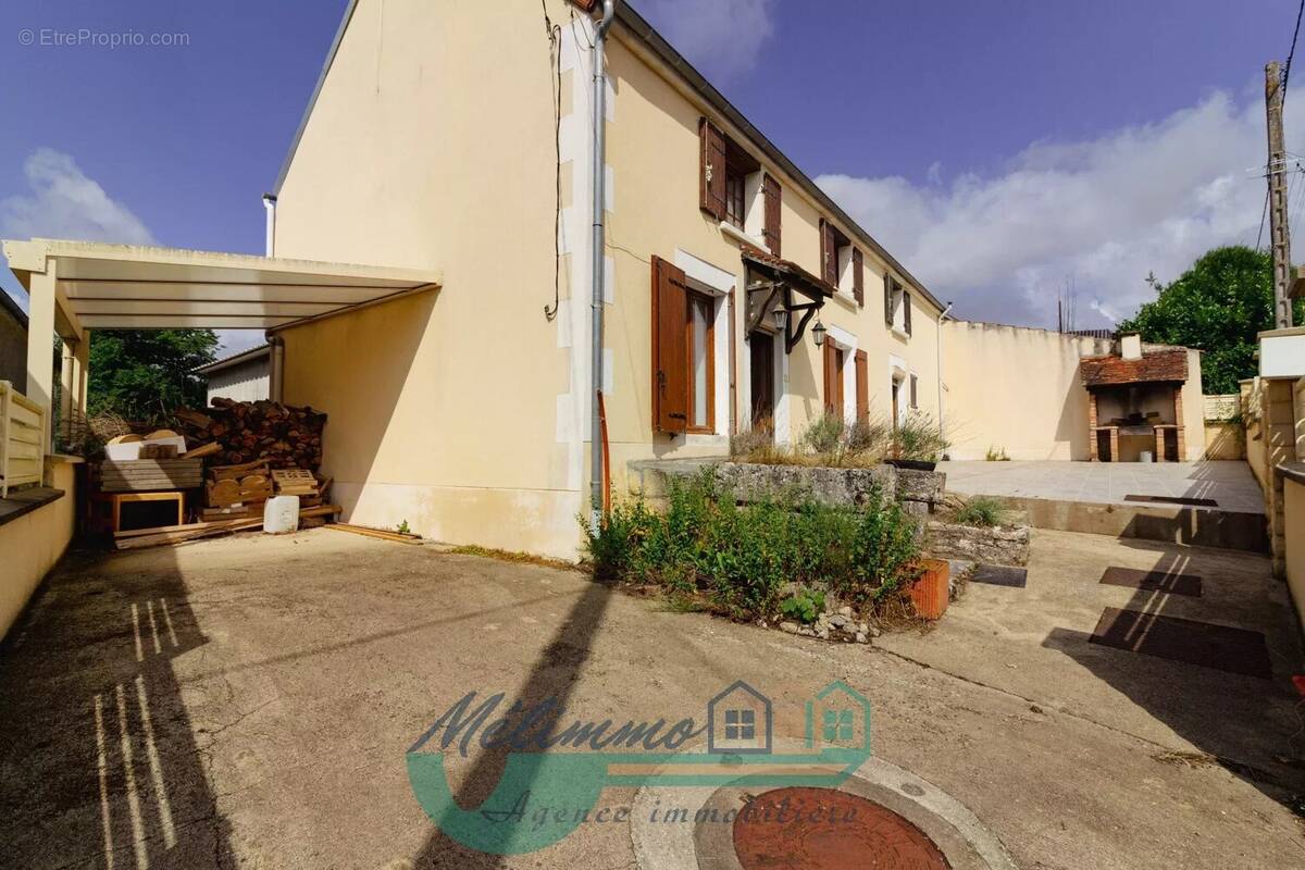 Maison à SOUGERES-EN-PUISAYE