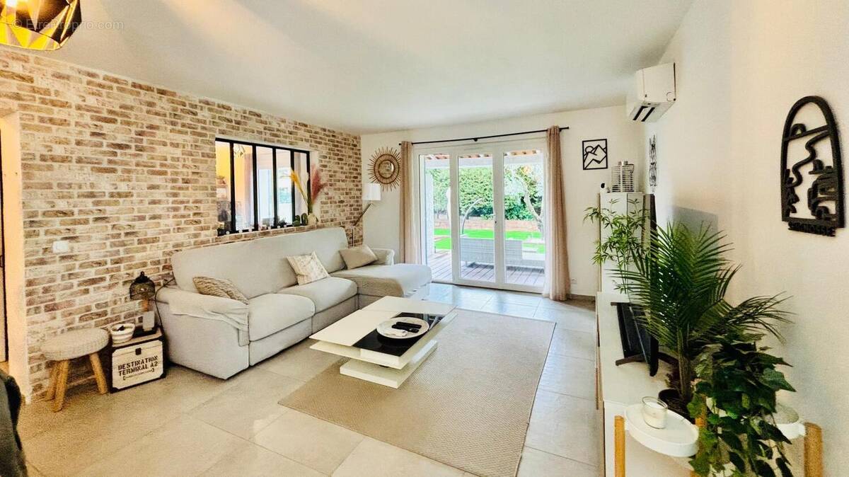 Photo 1 - Maison à PUGET-SUR-ARGENS