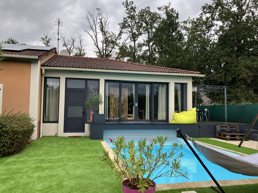 Appartement à SAINT-GENIS-LES-OLLIERES