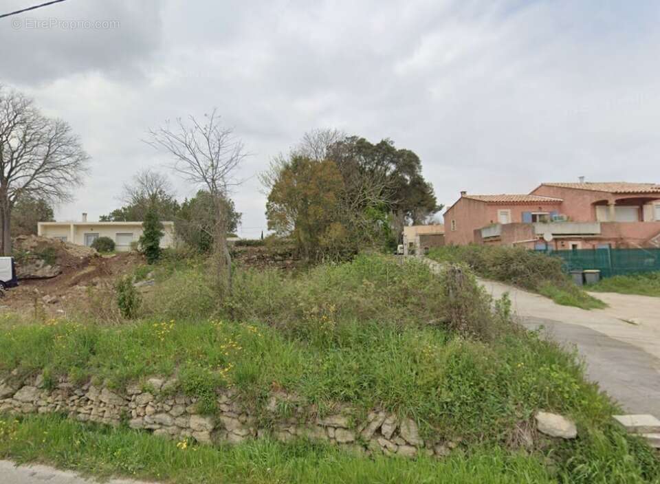 Terrain à PELISSANNE