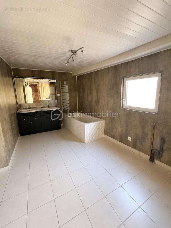 Maison en pierre de caractère de 190 m² avec dépendance – Boynes - photo 9