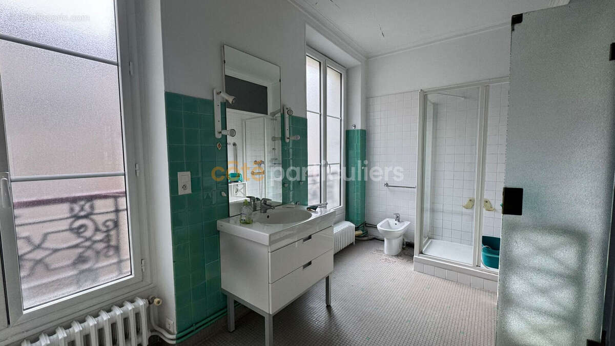 Appartement à PARIS-8E