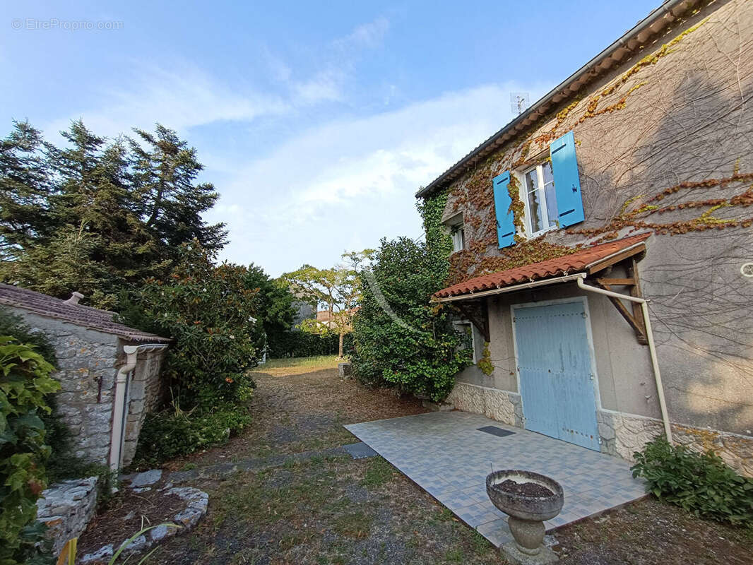 Maison à SAINT-JUST-LUZAC