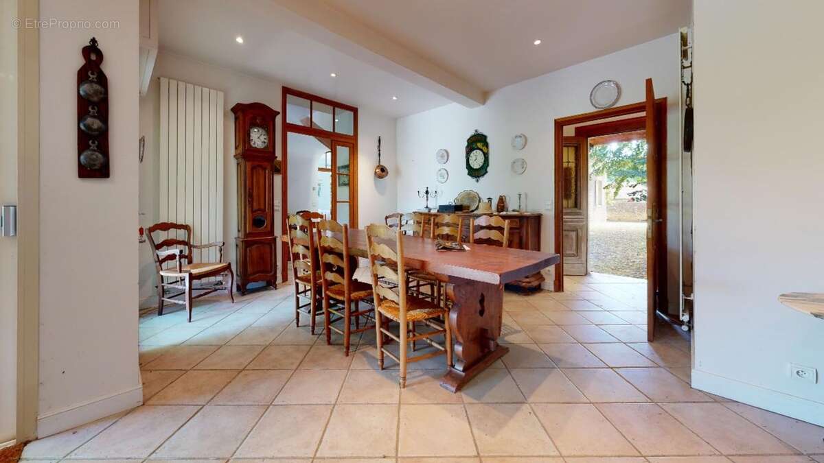 Maison-de-Maitre-gite-et-tennis-a-SARLAT-Dining-Ro - Maison à SARLAT-LA-CANEDA