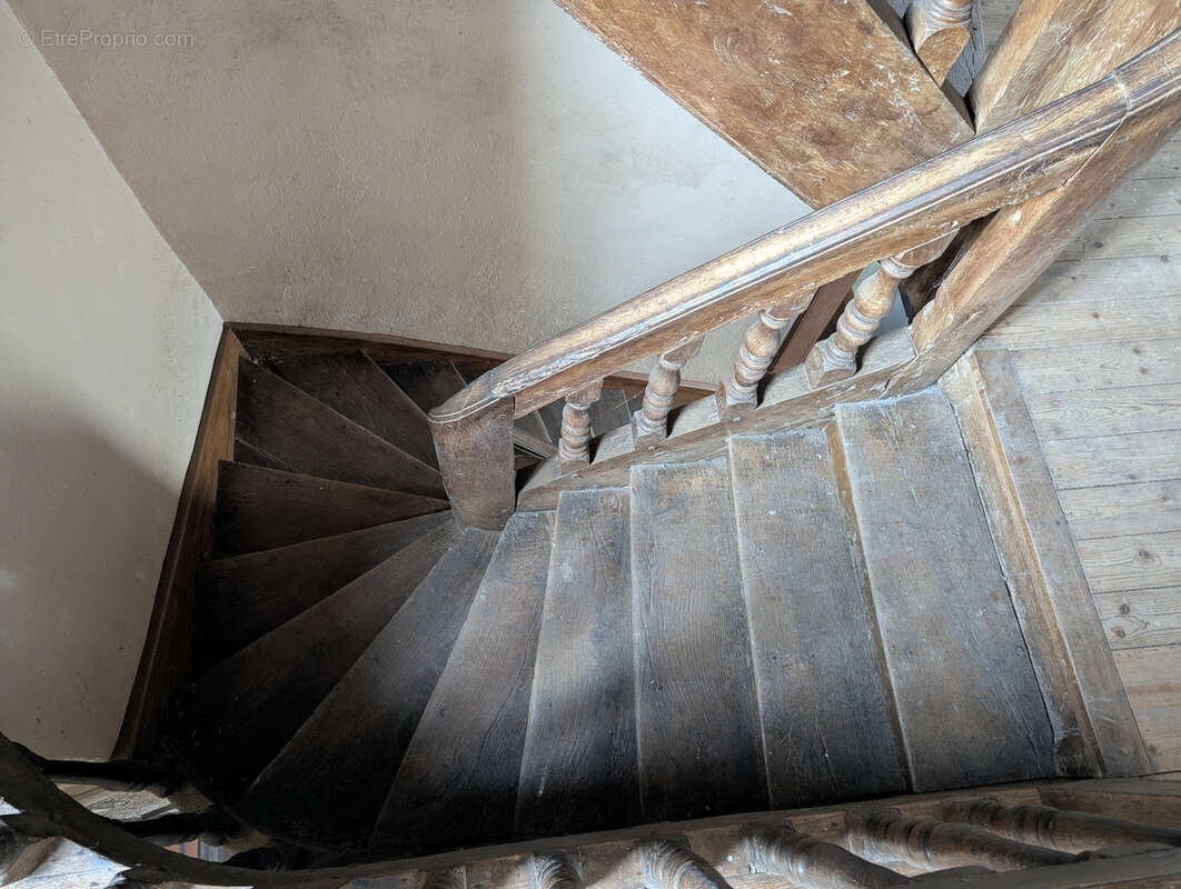 Grande maison de bourg à rénover ! - photo 14