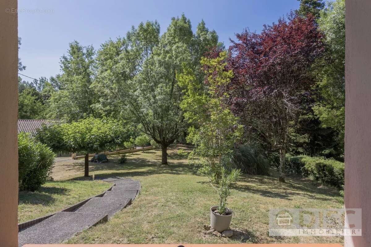 Maison de plain-pied avec vue, jardin et grand garage à 2 km de Saint-Antonin-Noble-Val. - photo 15