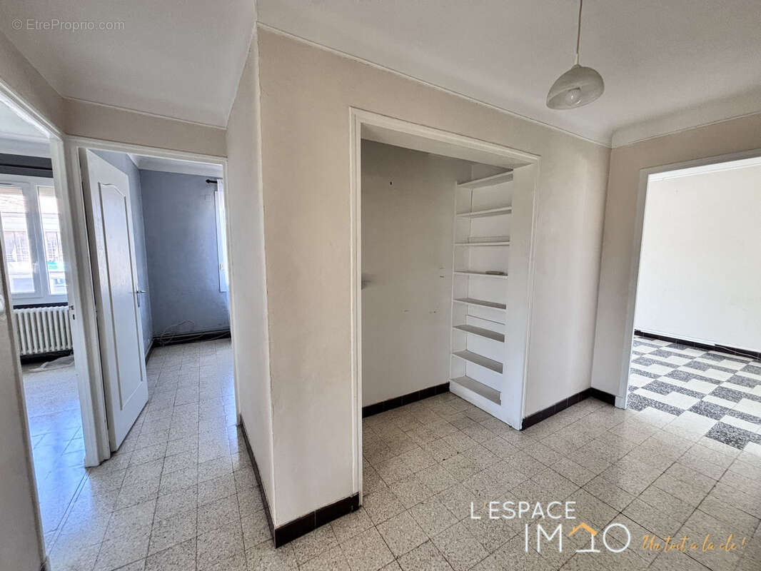 Exclusivité - Maison de ville avec cours et grand garage ! - photo 8