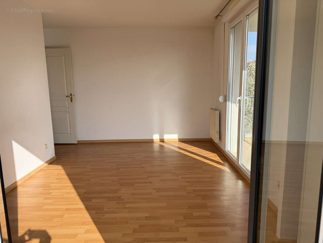 Appartement à GREZIEU-LA-VARENNE