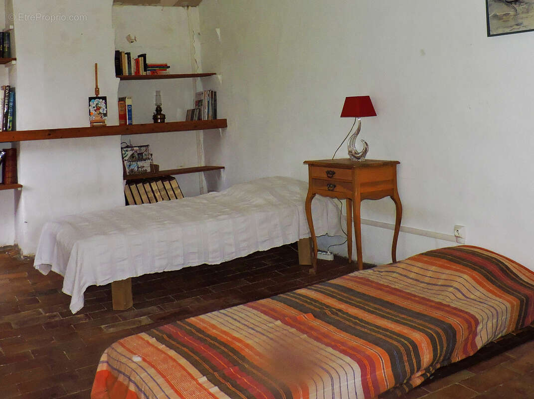 A VENDRE LURS Ancienne ferme en pierres de près de 200 m2  sur 1 ha 845 m2 - photo 24