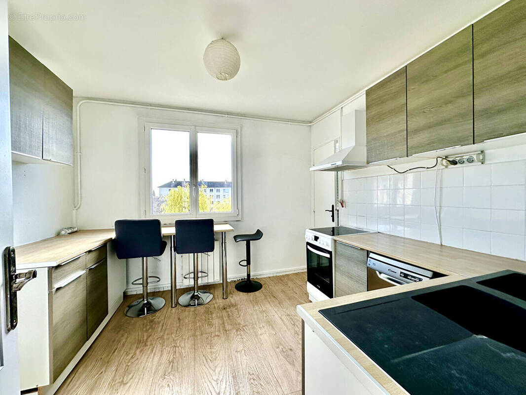 Appartement à LE MESNIL-LE-ROI