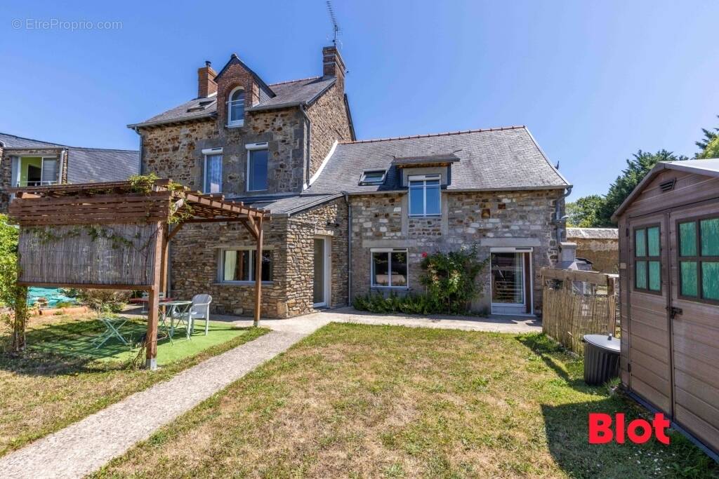 Maison à SAINT-MEDARD-SUR-ILLE